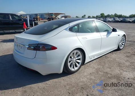 2018 Tesla Model S 100D/75D/P100D z USA, uszkodzony, nr VIN 5YJSA1E25JF276067